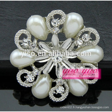 Broche en diamant design florale